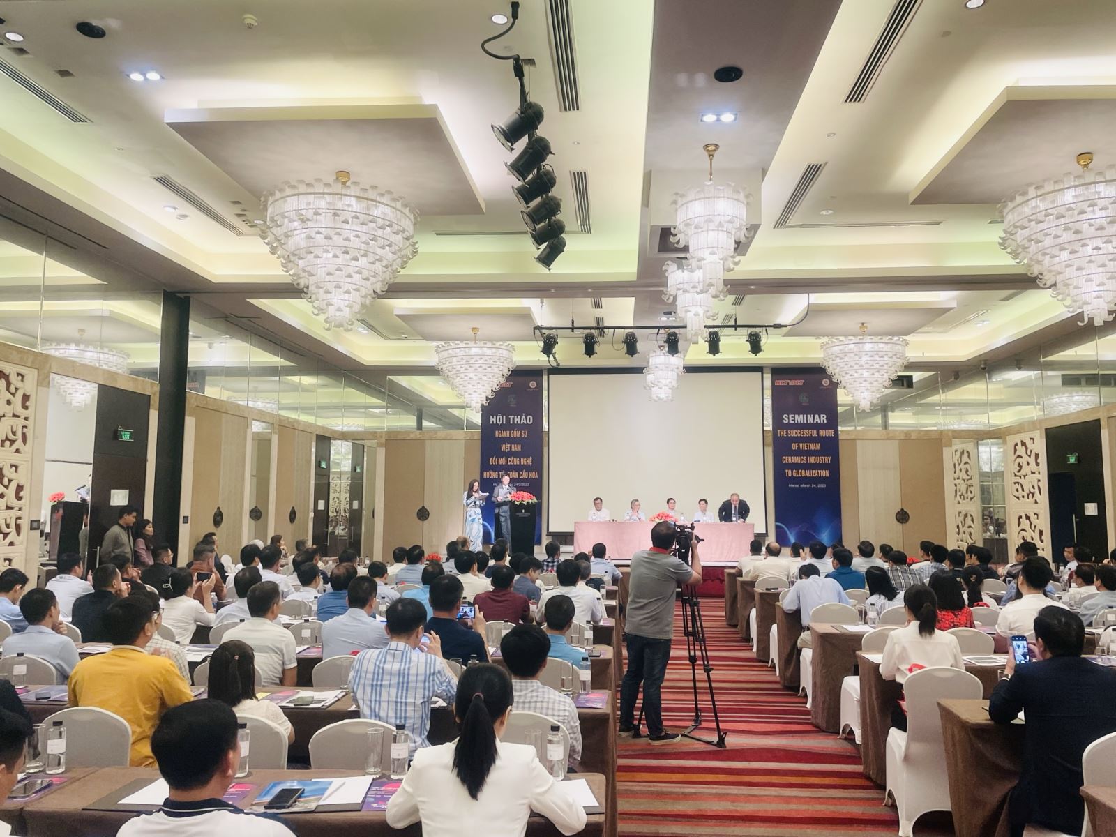 Hiệp hội tổ chức thành công hội thảo CN và thiết bị SX gốm sứ Henglitai