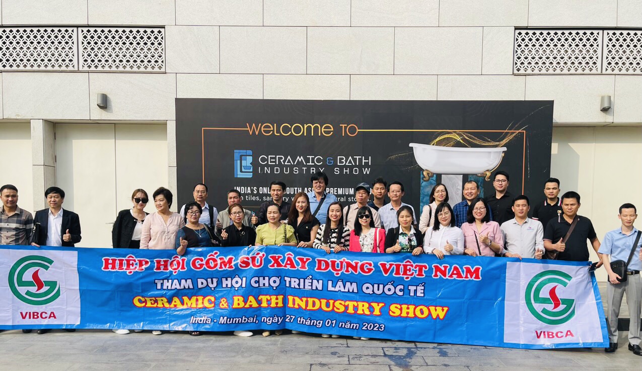 Đoàn Hiệp hội tham dự Hội chợ triển lãm và khảo sát thị trường gốm sứ Ấn Độ 