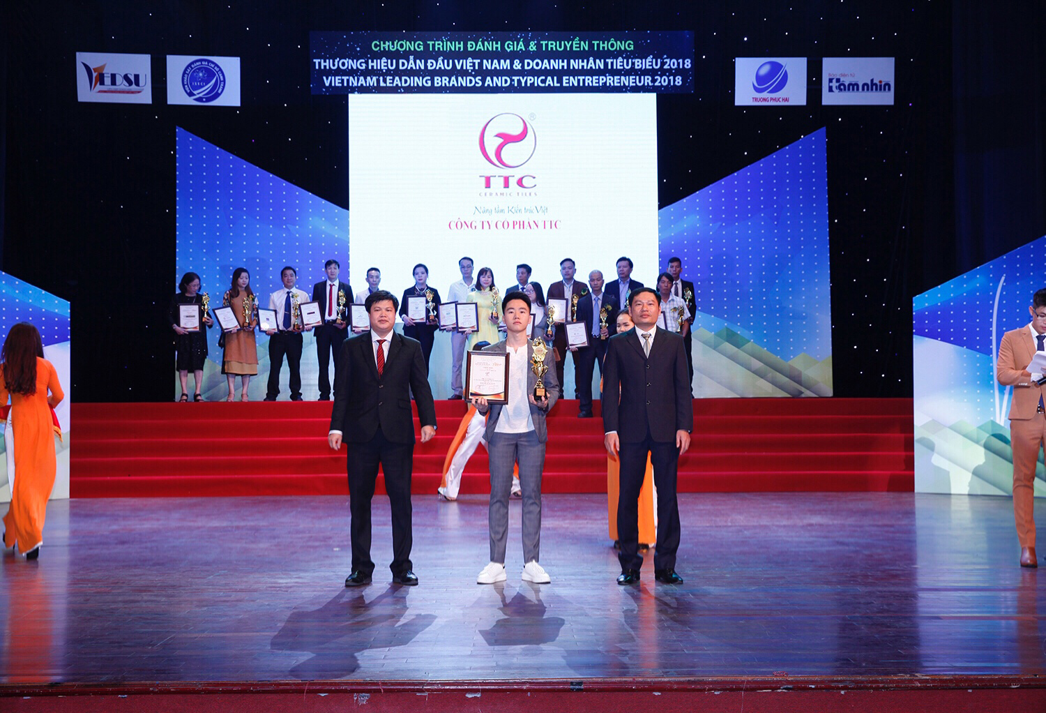 TTC vinh dự đón nhận danh hiệu Top 10 thương hiệu mạnh Việt Nam 2019