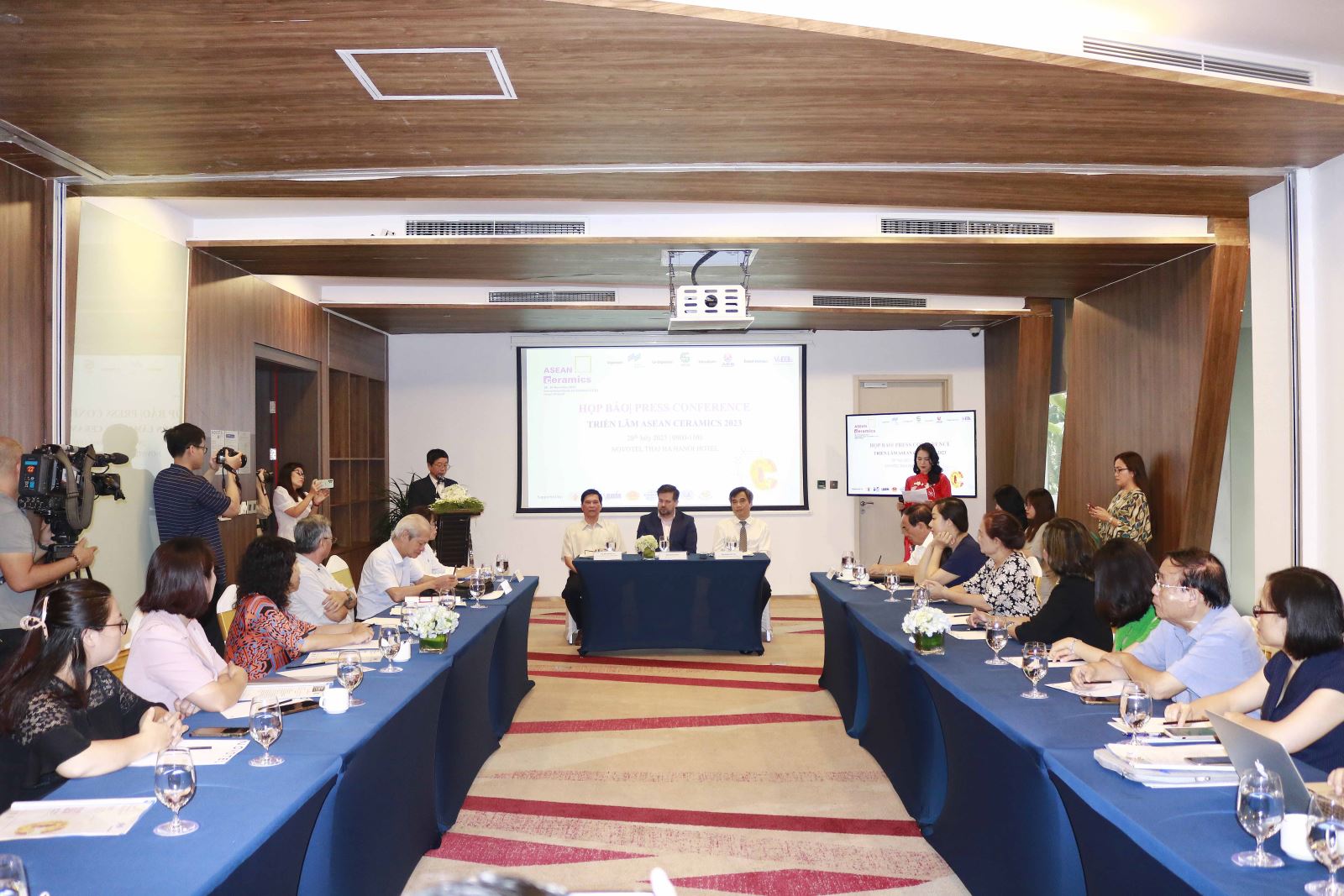 Họp báo giới thiệu Hội chợ triển lãm ASEAN Ceramics 2023