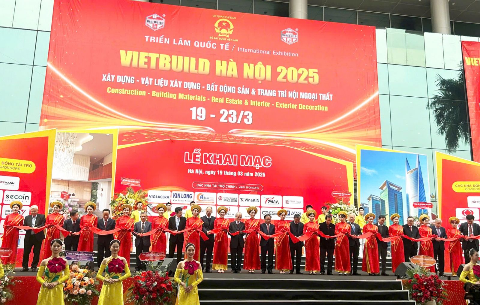 Gần 1.500 gian hàng tham gia Triển lãm quốc tế Vietbuild Hà Nội 2025
